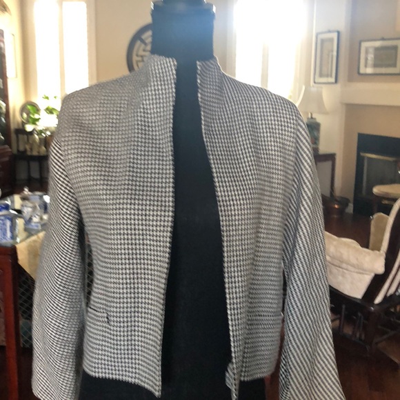 Light jacket without buttons. Pretty new - Picture 1 of 2